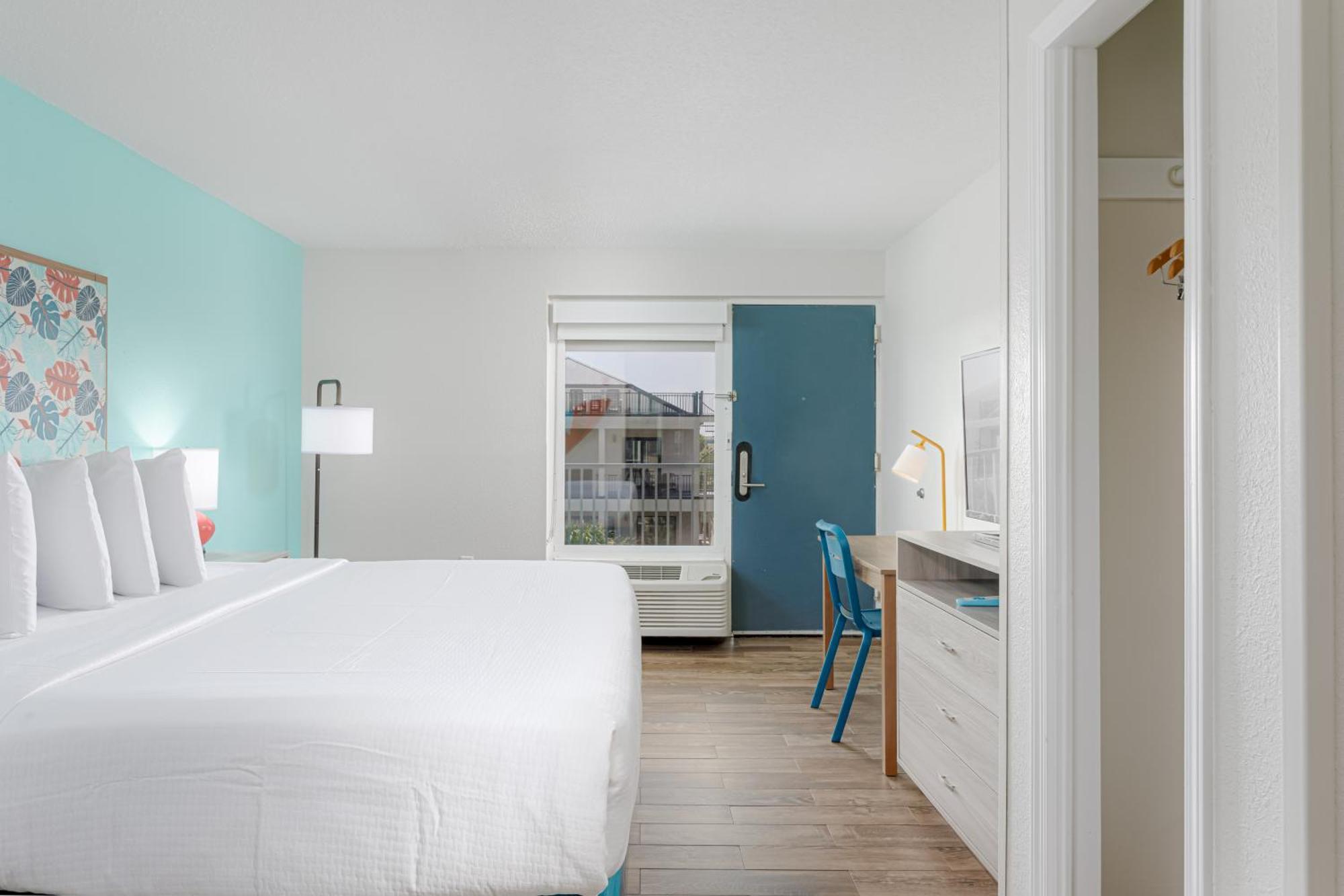Standard King Room Bay View